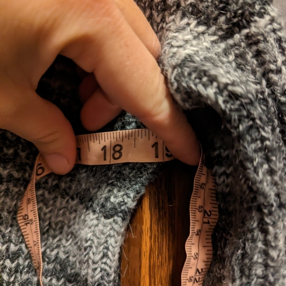 OLD NAVY heathered gray slouchy v-neck cardigan sweater - Picture 5 of 9